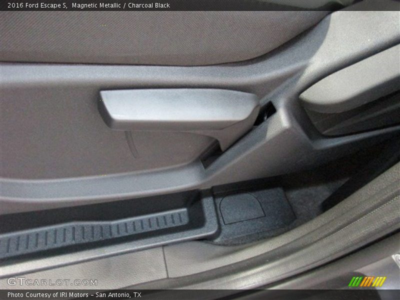 Magnetic Metallic / Charcoal Black 2016 Ford Escape S
