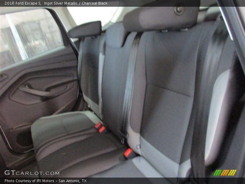 Ingot Silver Metallic / Charcoal Black 2016 Ford Escape S