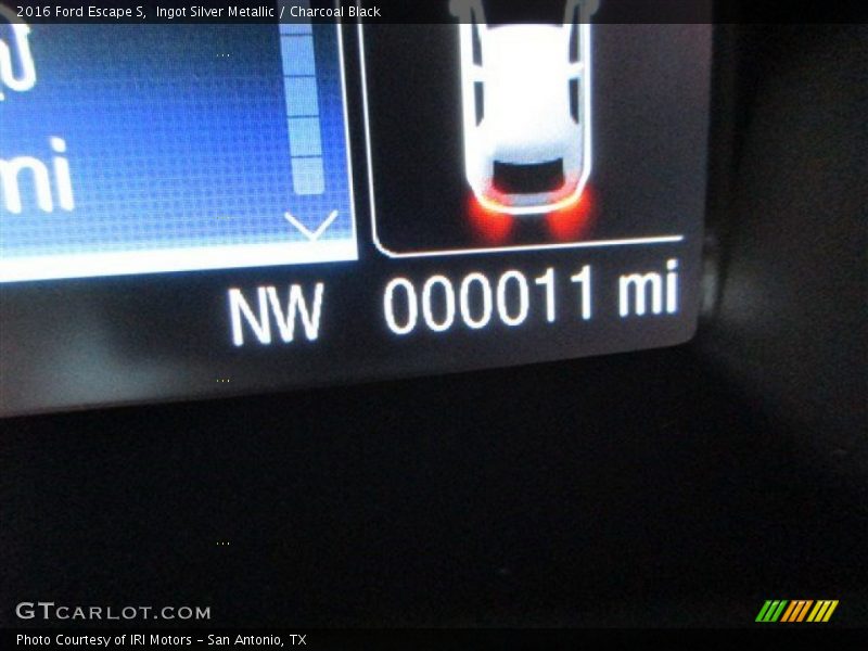 Ingot Silver Metallic / Charcoal Black 2016 Ford Escape S