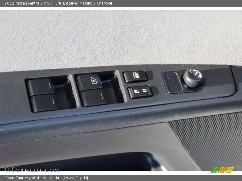 Brilliant Silver Metallic / Charcoal 2012 Nissan Sentra 2.0 SR