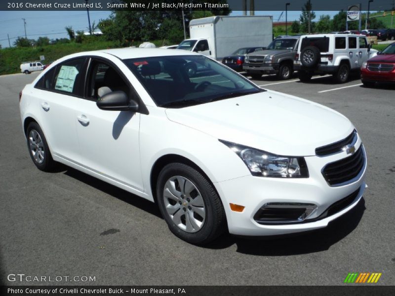 Front 3/4 View of 2016 Cruze Limited LS