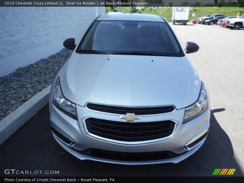 Silver Ice Metallic / Jet Black/Medium Titanium 2016 Chevrolet Cruze Limited LS