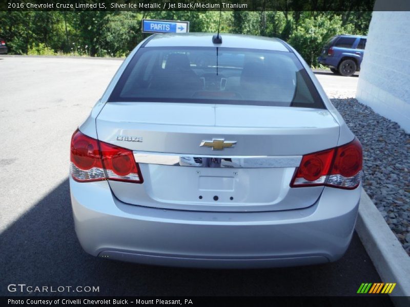 Silver Ice Metallic / Jet Black/Medium Titanium 2016 Chevrolet Cruze Limited LS