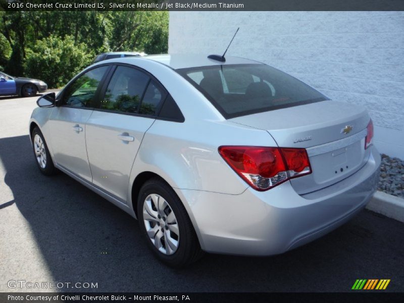 Silver Ice Metallic / Jet Black/Medium Titanium 2016 Chevrolet Cruze Limited LS