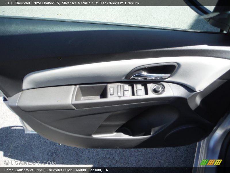 Silver Ice Metallic / Jet Black/Medium Titanium 2016 Chevrolet Cruze Limited LS