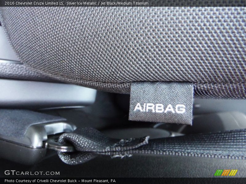 Silver Ice Metallic / Jet Black/Medium Titanium 2016 Chevrolet Cruze Limited LS
