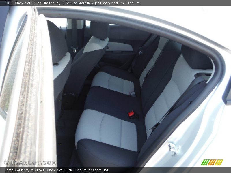 Silver Ice Metallic / Jet Black/Medium Titanium 2016 Chevrolet Cruze Limited LS