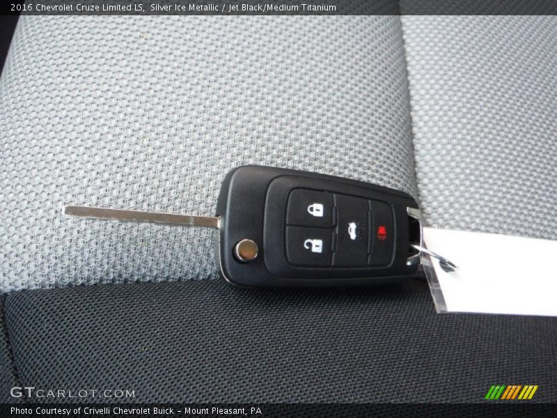 Silver Ice Metallic / Jet Black/Medium Titanium 2016 Chevrolet Cruze Limited LS