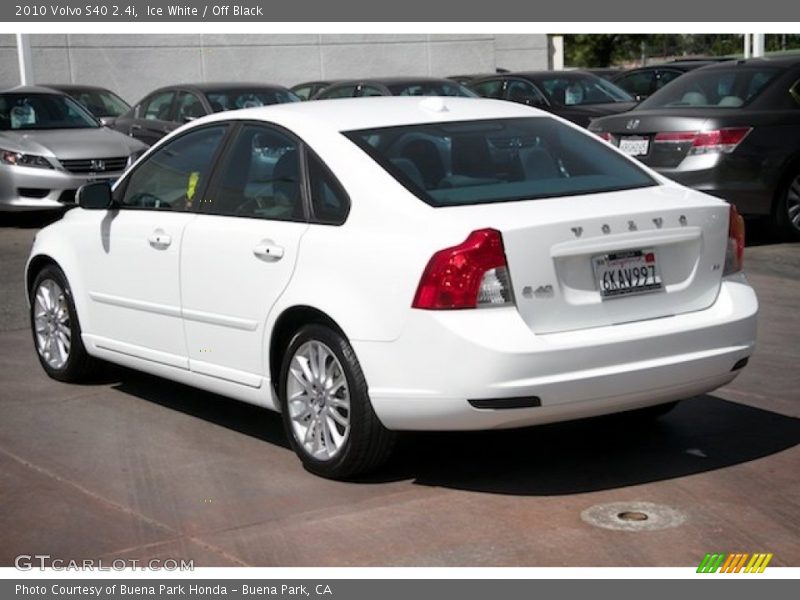 Ice White / Off Black 2010 Volvo S40 2.4i