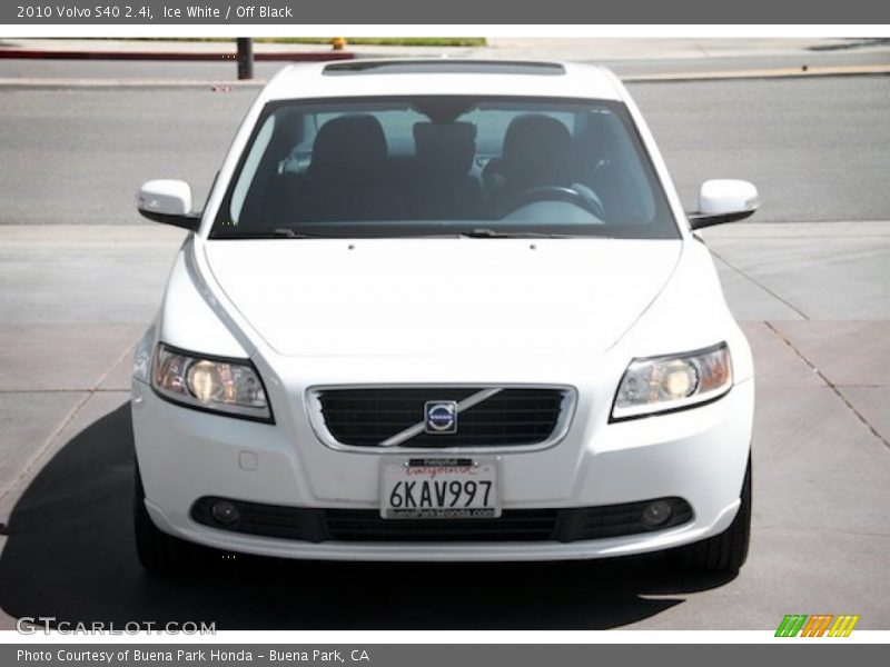 Ice White / Off Black 2010 Volvo S40 2.4i