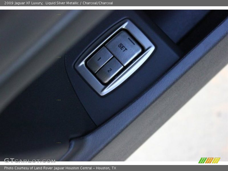 Liquid Silver Metallic / Charcoal/Charcoal 2009 Jaguar XF Luxury