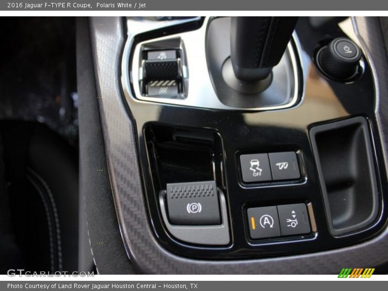 Controls of 2016 F-TYPE R Coupe