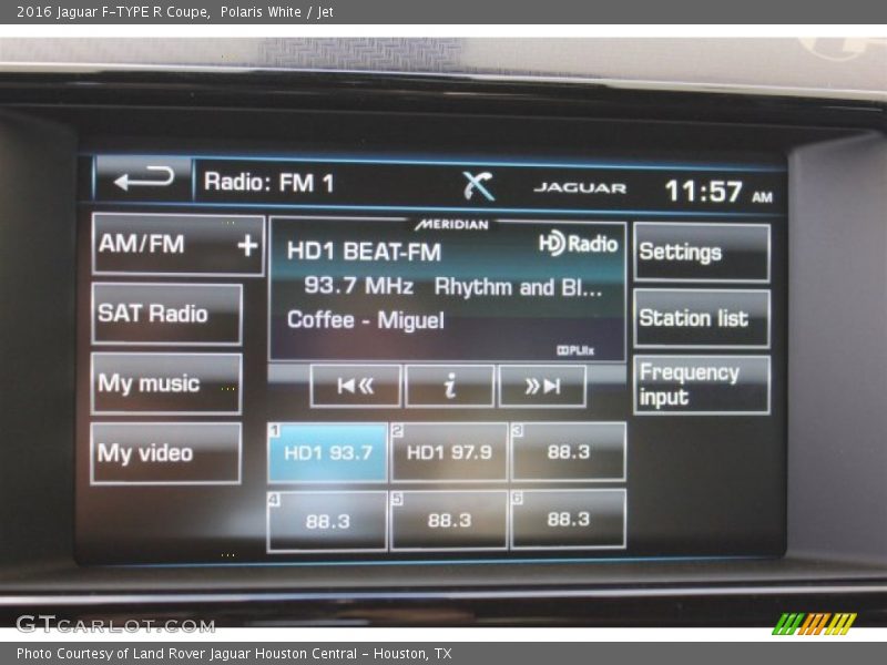 Controls of 2016 F-TYPE R Coupe