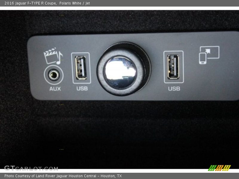 Controls of 2016 F-TYPE R Coupe