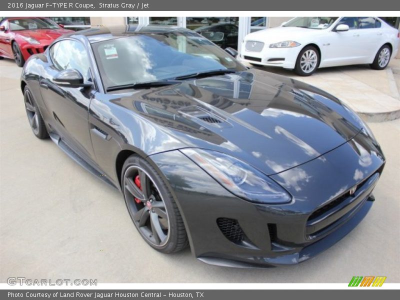Front 3/4 View of 2016 F-TYPE R Coupe