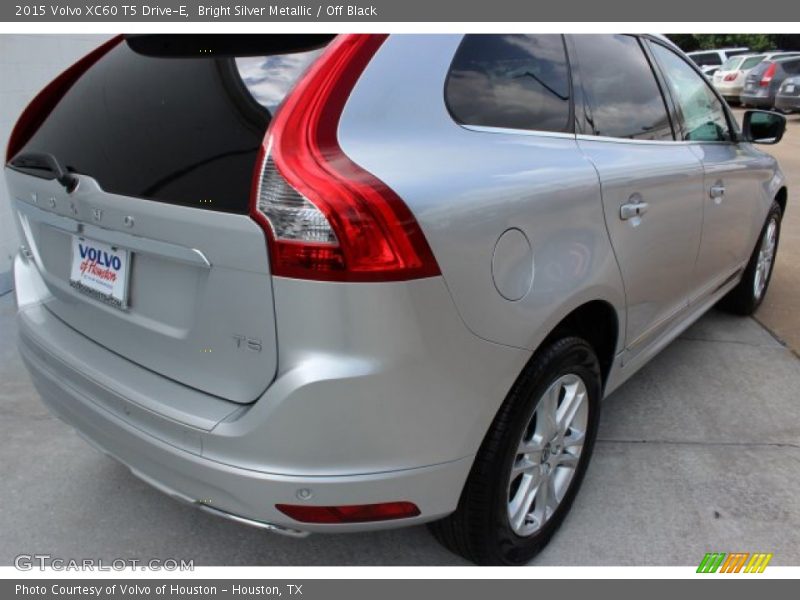 Bright Silver Metallic / Off Black 2015 Volvo XC60 T5 Drive-E