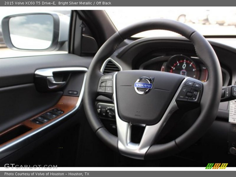 Bright Silver Metallic / Off Black 2015 Volvo XC60 T5 Drive-E