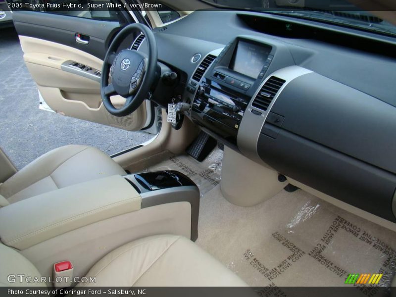 Super White / Ivory/Brown 2005 Toyota Prius Hybrid