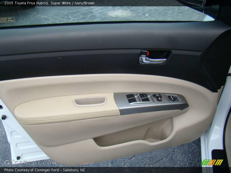Super White / Ivory/Brown 2005 Toyota Prius Hybrid