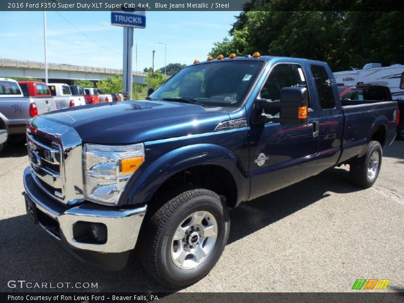 Front 3/4 View of 2016 F350 Super Duty XLT Super Cab 4x4