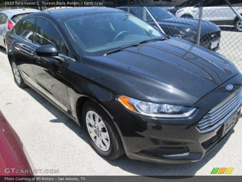 Tuxedo Black Metallic / Earth Gray 2013 Ford Fusion S