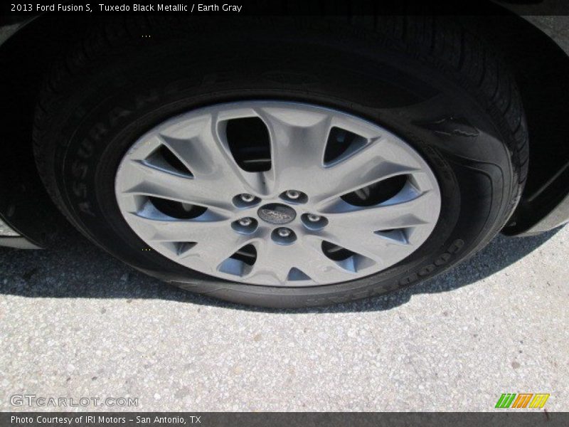 Tuxedo Black Metallic / Earth Gray 2013 Ford Fusion S