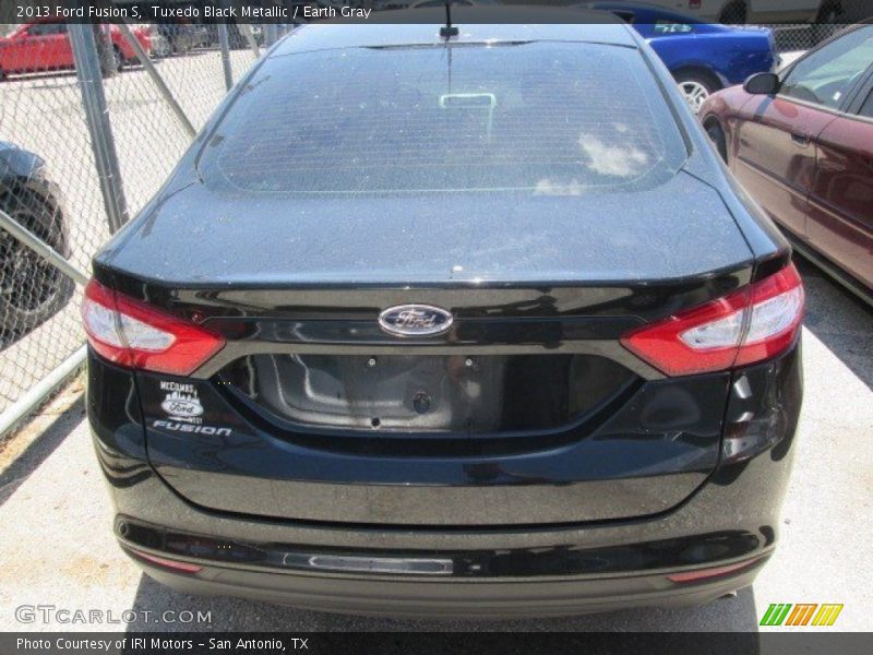 Tuxedo Black Metallic / Earth Gray 2013 Ford Fusion S