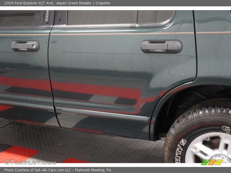 Aspen Green Metallic / Graphite 2004 Ford Explorer XLT 4x4