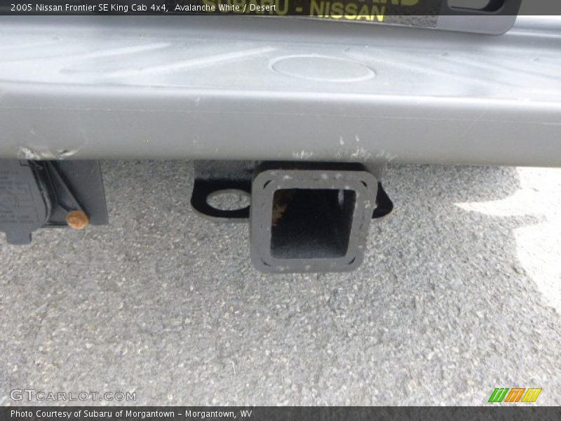 Avalanche White / Desert 2005 Nissan Frontier SE King Cab 4x4