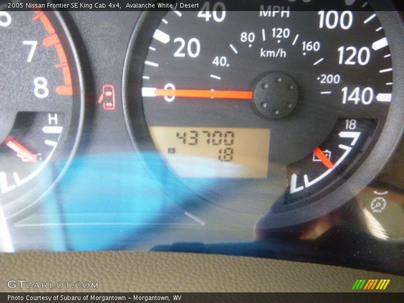 Avalanche White / Desert 2005 Nissan Frontier SE King Cab 4x4