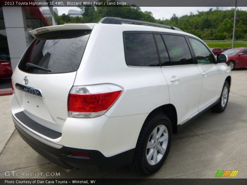 Blizzard White Pearl / Sand Beige 2013 Toyota Highlander SE 4WD