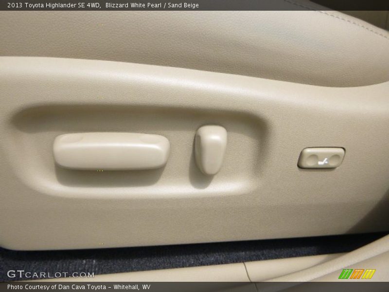 Blizzard White Pearl / Sand Beige 2013 Toyota Highlander SE 4WD