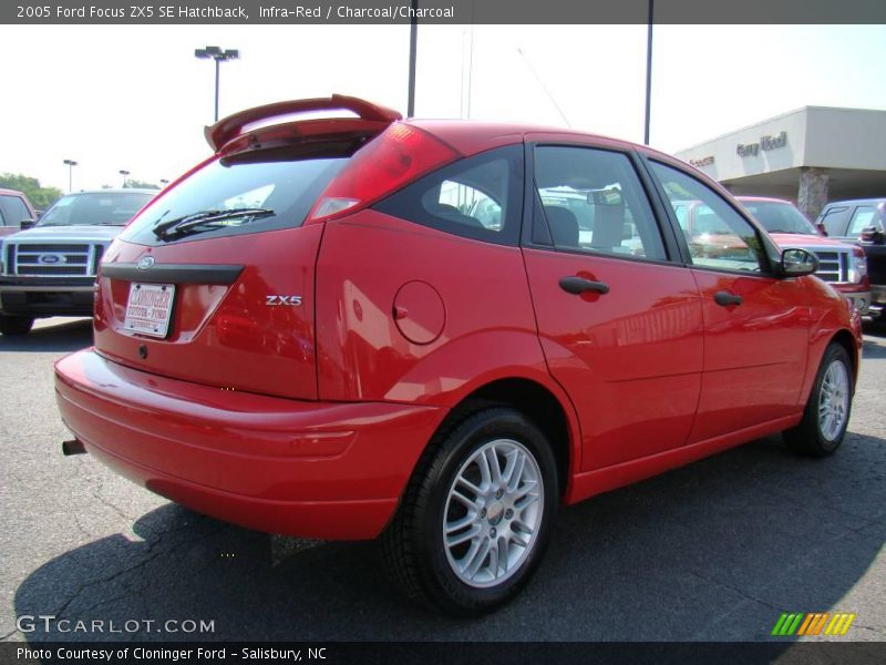 Infra-Red / Charcoal/Charcoal 2005 Ford Focus ZX5 SE Hatchback