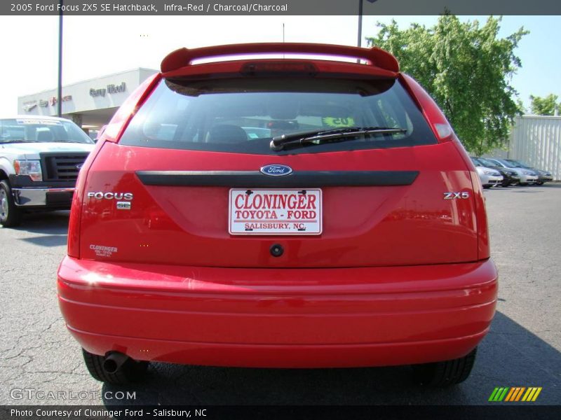 Infra-Red / Charcoal/Charcoal 2005 Ford Focus ZX5 SE Hatchback
