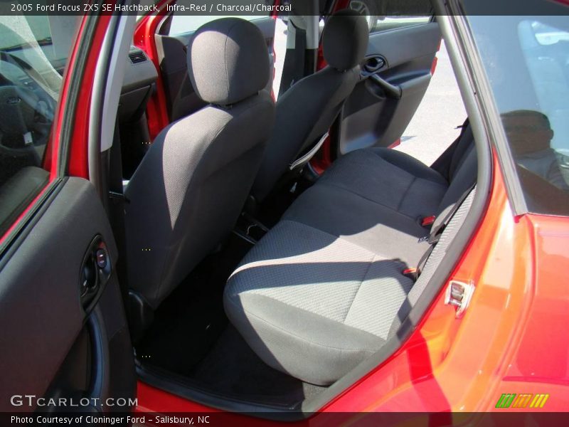 Infra-Red / Charcoal/Charcoal 2005 Ford Focus ZX5 SE Hatchback