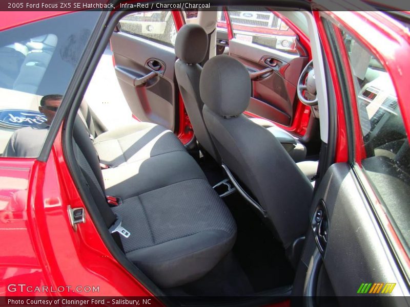 Infra-Red / Charcoal/Charcoal 2005 Ford Focus ZX5 SE Hatchback