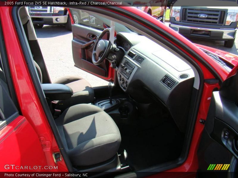 Infra-Red / Charcoal/Charcoal 2005 Ford Focus ZX5 SE Hatchback