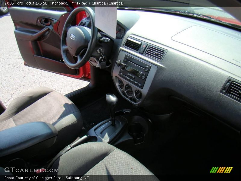 Infra-Red / Charcoal/Charcoal 2005 Ford Focus ZX5 SE Hatchback