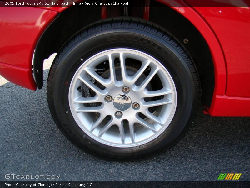Infra-Red / Charcoal/Charcoal 2005 Ford Focus ZX5 SE Hatchback