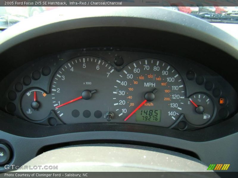 Infra-Red / Charcoal/Charcoal 2005 Ford Focus ZX5 SE Hatchback