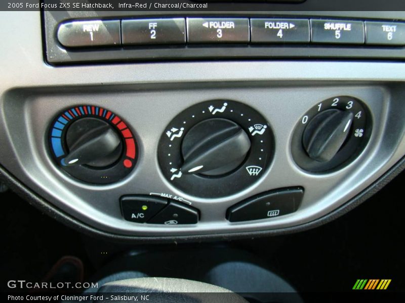 Infra-Red / Charcoal/Charcoal 2005 Ford Focus ZX5 SE Hatchback