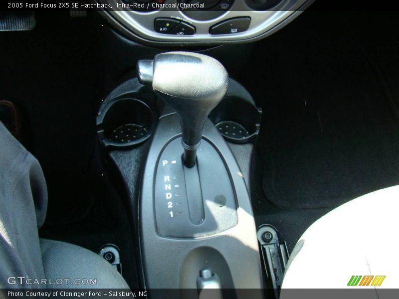 Infra-Red / Charcoal/Charcoal 2005 Ford Focus ZX5 SE Hatchback