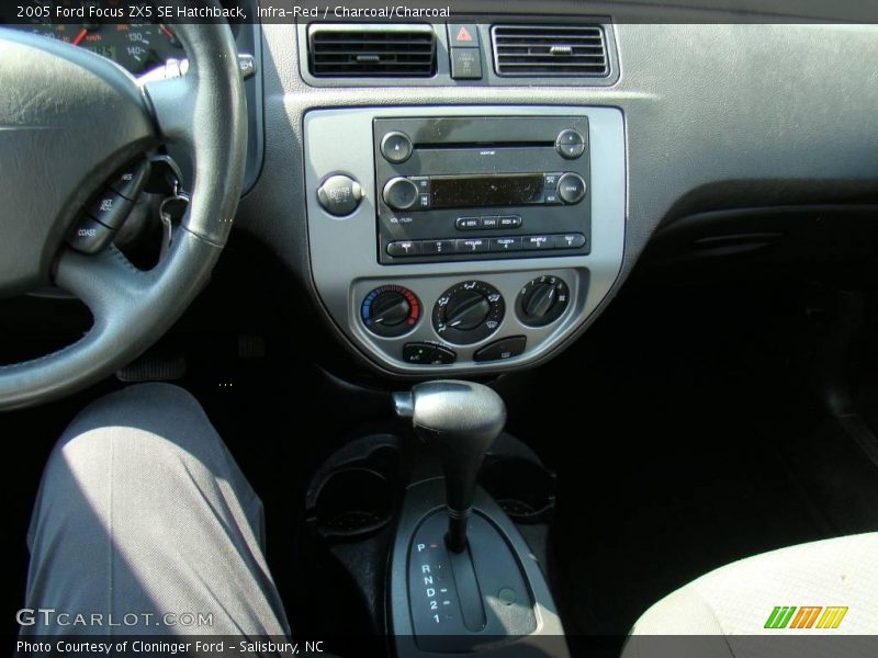 Infra-Red / Charcoal/Charcoal 2005 Ford Focus ZX5 SE Hatchback