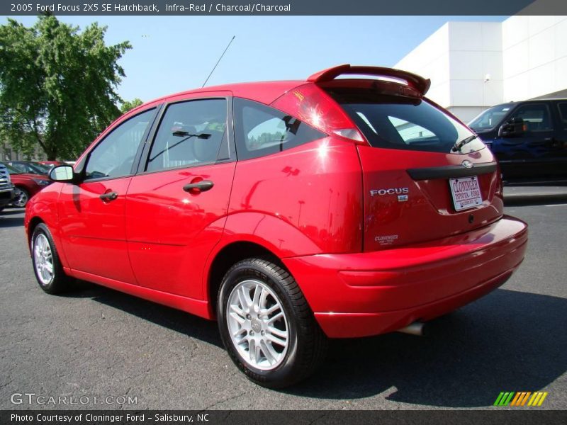 Infra-Red / Charcoal/Charcoal 2005 Ford Focus ZX5 SE Hatchback