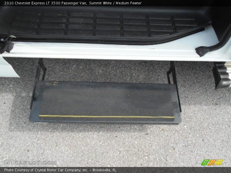 Summit White / Medium Pewter 2010 Chevrolet Express LT 3500 Passenger Van