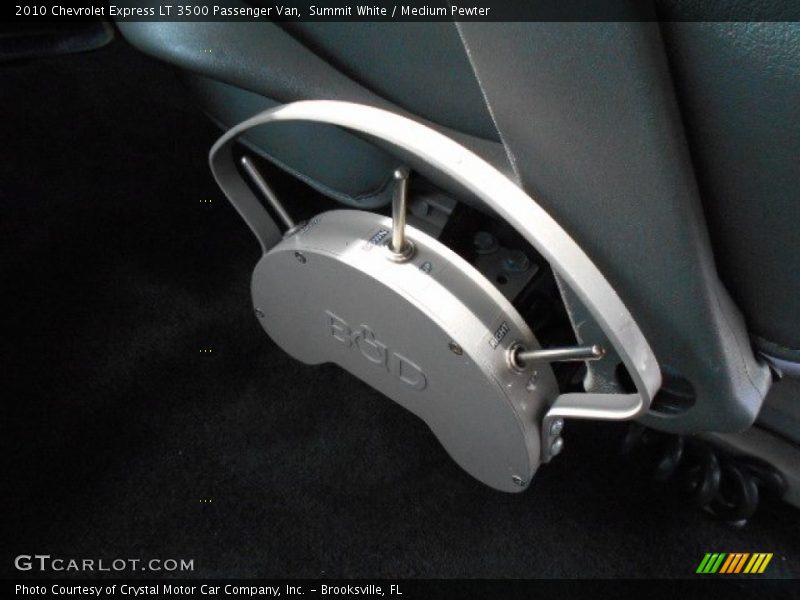 Summit White / Medium Pewter 2010 Chevrolet Express LT 3500 Passenger Van