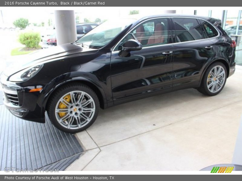 Front 3/4 View of 2016 Cayenne Turbo