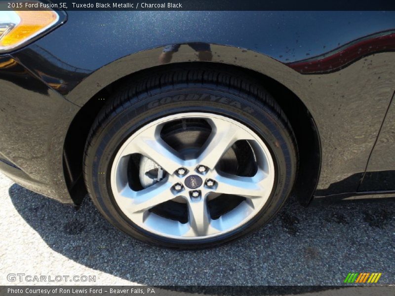 Tuxedo Black Metallic / Charcoal Black 2015 Ford Fusion SE