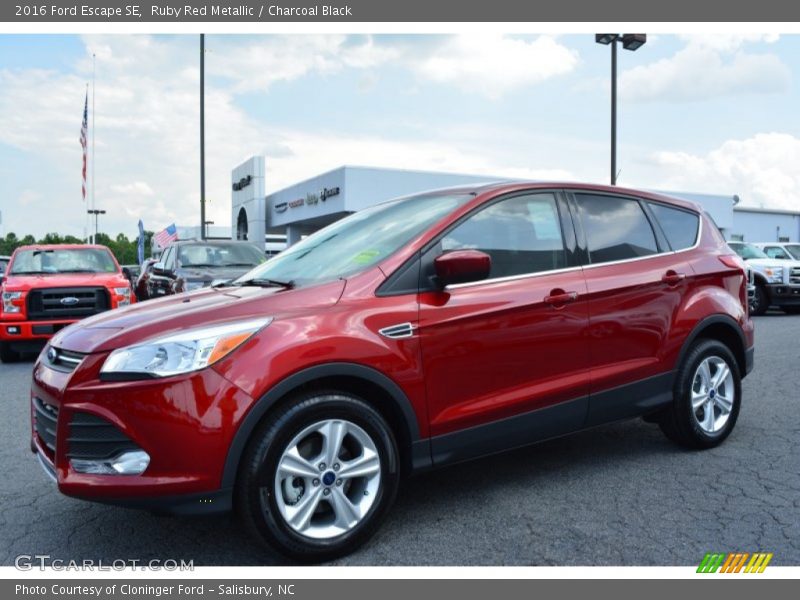 Ruby Red Metallic / Charcoal Black 2016 Ford Escape SE