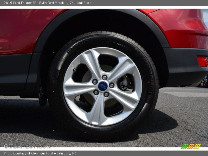 Ruby Red Metallic / Charcoal Black 2016 Ford Escape SE